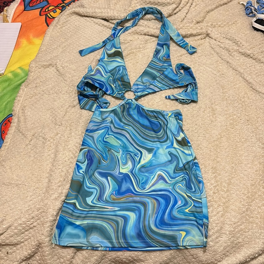 Dress - Picture 2 of 2